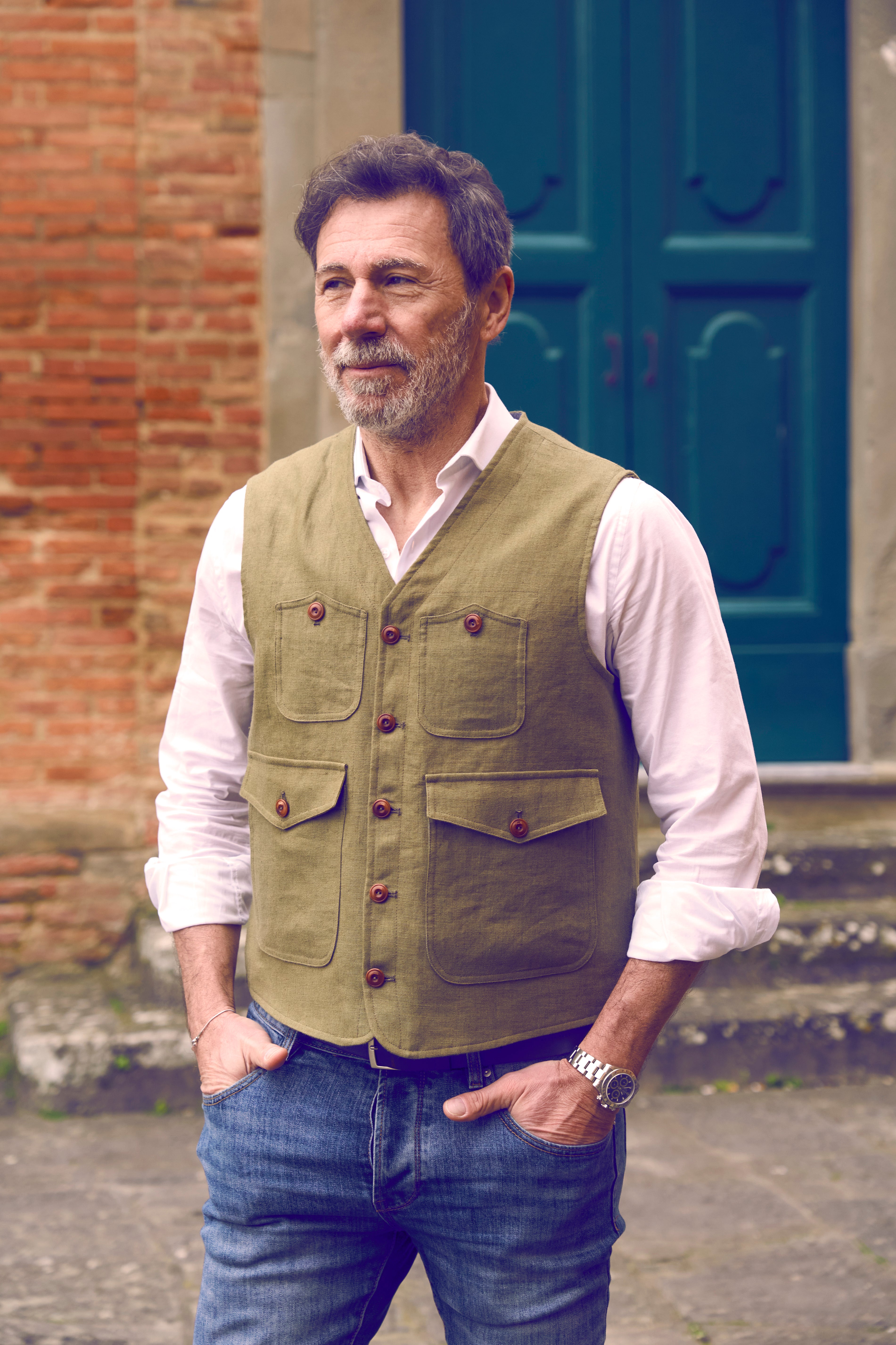 FOUR POCKET VEST IN COTTON LINEN